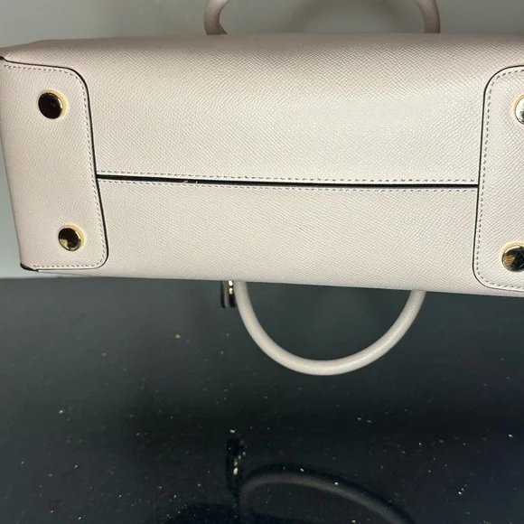 Michael Kors light pink Tote with Gold Accents and Structured Design - Picture 6 of 16